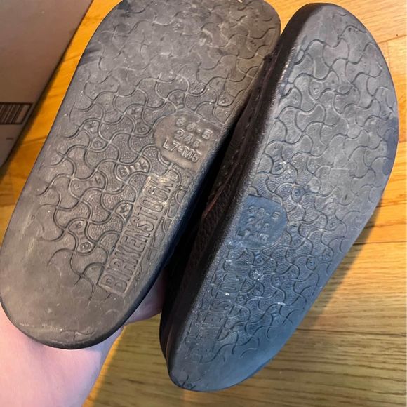 Birkenstock woman’s three buckle sandals. Ladies size 7 men sz 9 - Picture 2 of 3